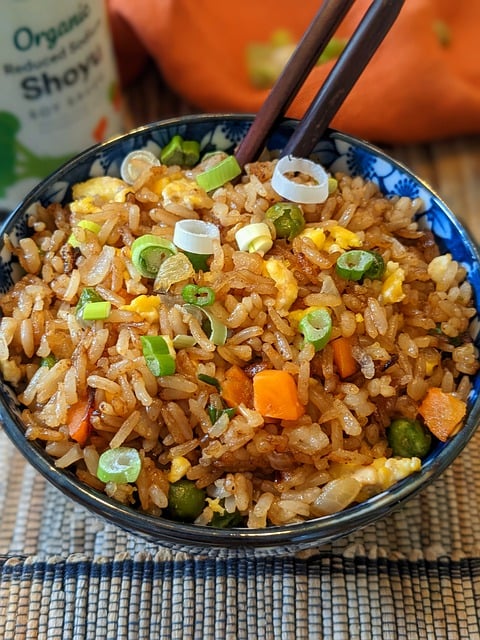 برنج سرخ شده با تخم مرغ و سیر